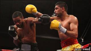 Amir Khan dan Lamont Peterson