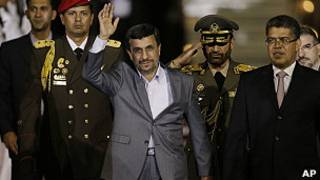 Ahmadineyad tras aterrizar.