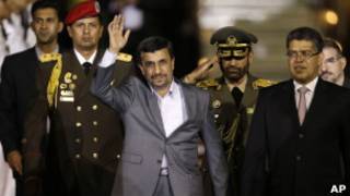 Ahmadinejad chega à Venezuela na noite de domingo (AP)