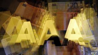 Буквы "ААА" и банкноты евро