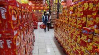 Mua sắm trong siêu thị ở Hà Nội