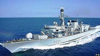 Navio britânico, parte de grupo que atravessou o estreito de Ormuz (PA)