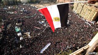 Multidão na Praça Tahrir (Getty Images)
