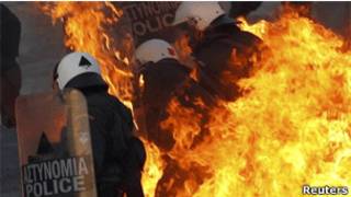 Policiais em Atenas, em 12 de fevereiro. | Foto: Reuters