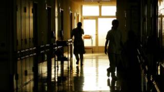 Corredor de hospital (Wikimedia Commons)