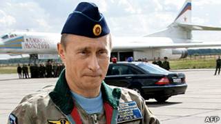 Владимир Путин возле бомбардировщика Ту-160