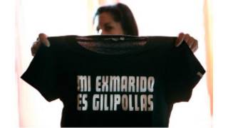 Esperanza com a camiseta polêmica (Foto: Graciela del Río para www.publico.es)