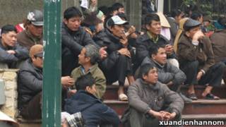 Người dân về Hà Nội khiếu kiện trong tháng Hai năm 2012