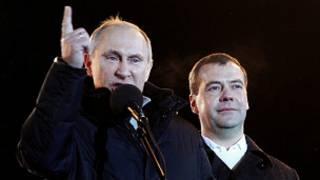 Putin yatsinze amatora mu Burusiya