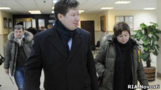 Алексей Козлов и журналистка Ольга Романова в здании Пресненского суда