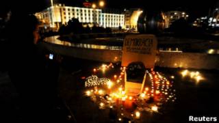 Символические "похороны демократии" в Братиславе в день парламентских выборов 10 марта 2012 года