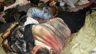 Corpos em Homs (AFP)