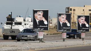 ملصقات بصور الحريري