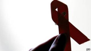 el lazo rojo de solidaridad con el VIH