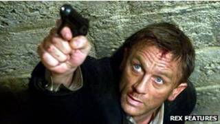 Daniel Craig como James Bond