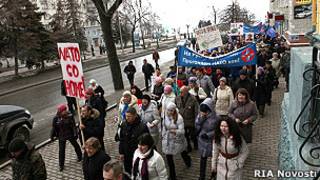 Митинг против планов по размещению на базе аэропорта "Ульяновск-Восточный" транзитного пункта НАТО в центре Ульяновска