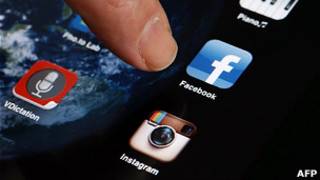 Instagram y Facebook en un teléfono inteligente