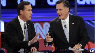 Rick Santorum (à esquerda) e Mitt Romney em debate (foto de arquivo)