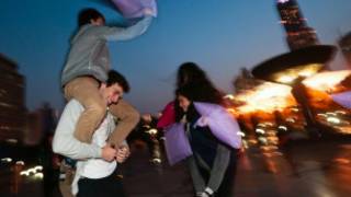 Família participa de flash mob (AFP)
