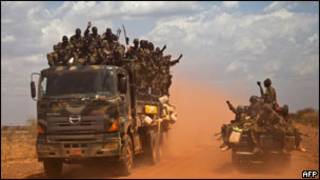 جنود من جيش جنوب السودان في طريقهم إلى هجليج