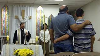 Missa na Igreja Cristã Metropolitana Foto BBC Brasil