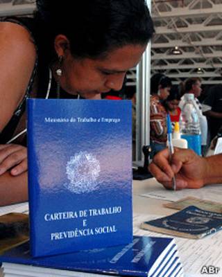 Carteira de trabalho | Foto: ABr