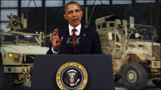 Tổng thống Barack Obama phát biểu với người dân Mỹ qua truyền hình từ doanh trại của Mỹ ở Afghanistan