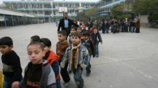 تلاميد فلسطينيون في مدرسة تابعة للأونروا