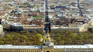 Вид на здание Адмиралтейства в Петербурге с высоты птичьего полета