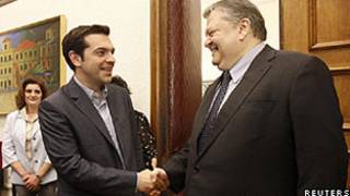 Líder do partido socialista Pasok, Evangelos Venizelos (dir.) e o líder do Syriza, Alexis Tsipras (Reuters)