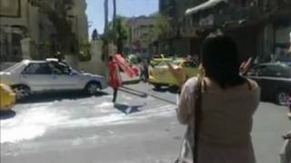 امرأة الثوب الاحمر