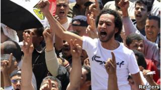 متظاهرون بميدان التحرير بالقاهرة