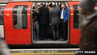 Metrô de Londres lotado (arquivo/Getty Images)