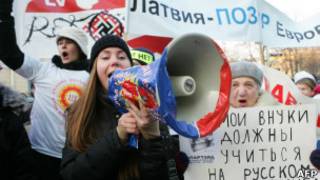 Демонстрация русскоязычных латвийцев