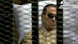 Mubarak durante julgamento (AFP)