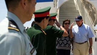 Bộ trưởng Leon Panetta hạ cánh xuống Cam Ranh