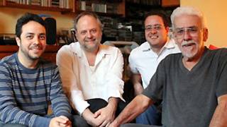 Bruno Garcez, ao lado de Thomas Pappon, Daniel Gallas e Ivan Lessa