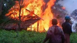 Nhiều ngôi nhà đã bị đốt trong đợt bạo lực ở bang Rakhine