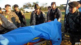 Traslado de cuerpo de policía paraguayo