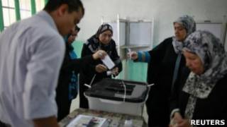 Egípcios votam em pleito presidencial no dia 16 de junho de 2012
