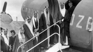 خمسة أبناء لمؤسس المملكة في صورة تعود للعام 1945