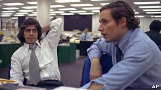 Bob Woodward (phải) và Carl Bernstein.