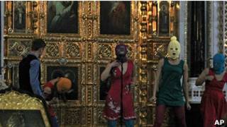 "Панк-молебен" Pussy Riot в храме Христа Спасителя