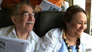 Gabriel García Márquez e sua esposa, Mercedes. | Foto: AFP