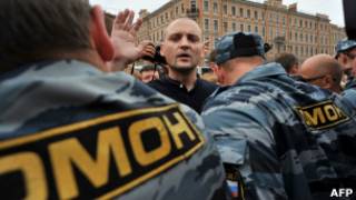 Полицейские и Сергей Удальцов в Санкт-Петербурге