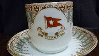 Xícara da White Star Line, operadora do Titanic (Divulgação/Banco Ciudad)