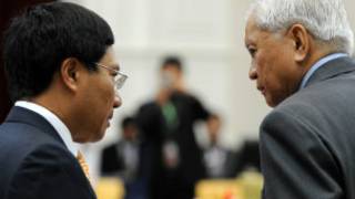 Bộ trưởng Ngoại giao Việt Nam và Philippines trao đổi tại cuộc họp Asean ở Phnom Penh
