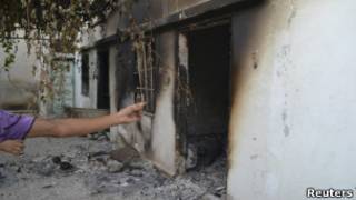 Casa queimada em Tremseh | Foto: Reuters