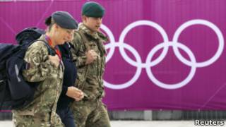 Военнослужащие британской армии на одном из олимпийских объектов в Лондоне