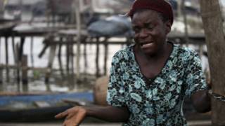 Wata maata da aka rusa gidanta a Makoko